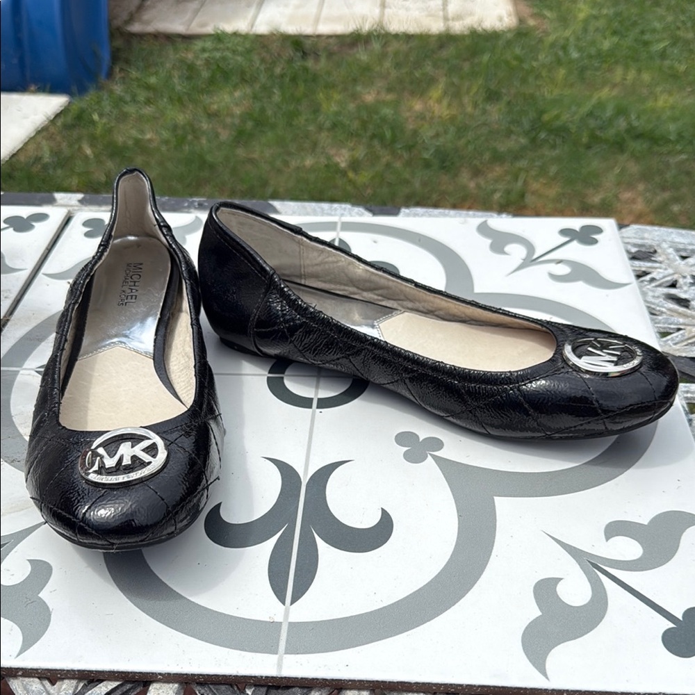 3 for $25 | Michael Kors Black Loafers Elegant Flats - Picture 2 of 11